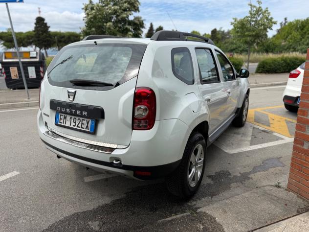 Dacia Duster 1.6 110CV 4x2 Laurte NEOPATENTATI - Foto 3