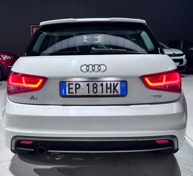 Audi A1 S-Line Benzina Neopatentati - Foto 5