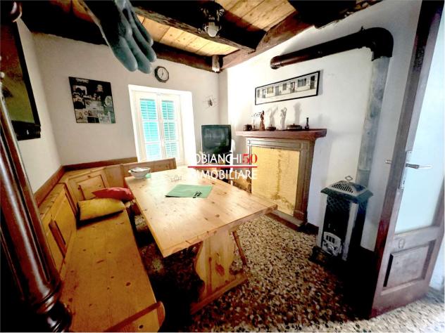 V000690 - UNGIASCA, CASA DA RISTRUTTURARE CON GIARDINO - Foto 13