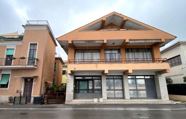 Appartamento in bifamiliare, libero su 4 lati posto