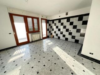 Trilocale in affitto a Carrara