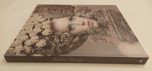 Italian beauty.Tales and Protagonists of the Cosmetic Industry in Italy di Grua - Foto 3