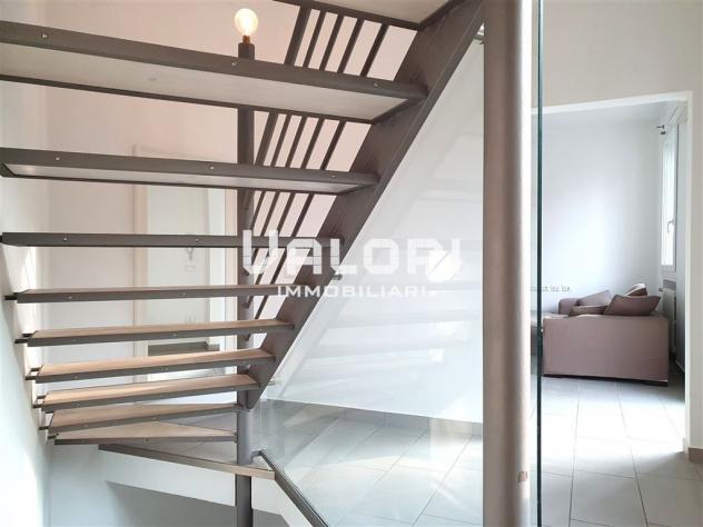 INCANTEVOLE TERRA-CIELO RISTRUTTURATA CON CORTE PRIVATA E GARAGE - Foto 8