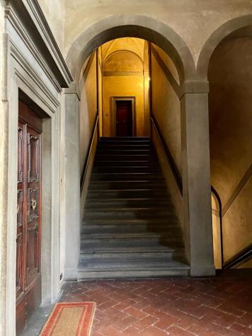 Appartamento arredato composto da soggiorno con angolo cottura, camera matrimoniale e camera singola, due bagni e grande terrazzo, il tutto completame - Foto 12