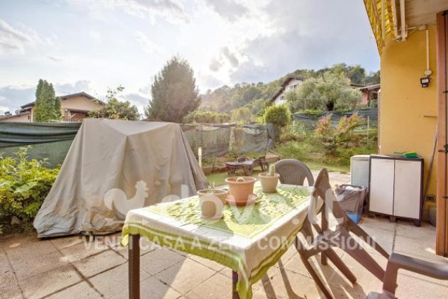 Appartamento di 85 m² con 3 locali e box auto in vendita a Laveno-Mombello