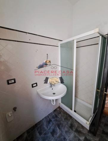 Orvieto centro - Appartamento con ingresso indipendente completato da balcone, magazzino e terrazze condivise in vendita in posizione centrale - Foto 8