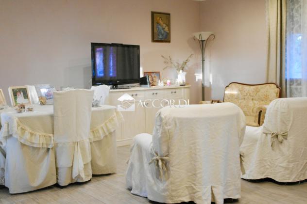 VILLA A SCHIERA di 5 vani e di 210 mq (TREVIGNANO) rif. RS669_1