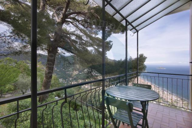Alassio, villa trifamiliare con stupenda vista di tutto il golfo. - Foto 6