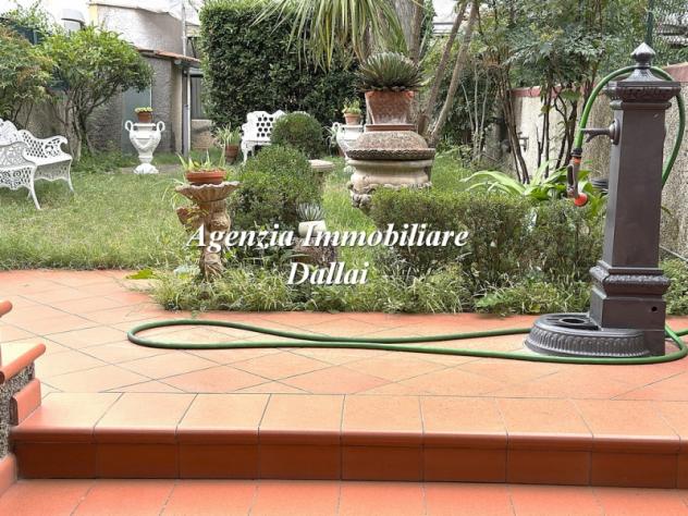 Firenze (Piazza Puccini) pressi - Terrattetto con terrazzi e giardino