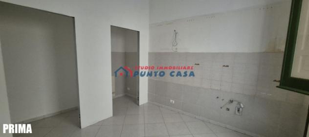 PRESSI COLOSSEUM – Appartamento al P.T. – 110mq ca. – 3 vani + acc. + lavanderia comune. Buone condizioni. Euro 85 mila CL F - Foto 5