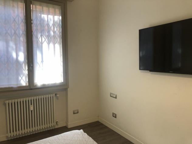 Appartamento arredato composto da ingresso, ampio soggiorno con cucina, due camere, bagno, ripostigli, balcone, cantina e posti auto, posizione comoda - Foto 11