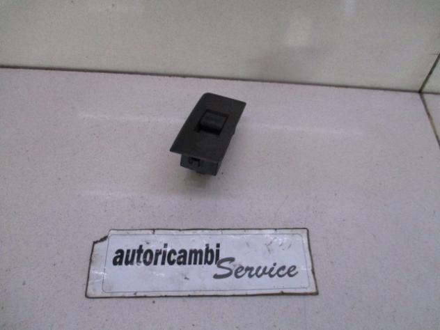 8481005070 GRUPPO COMANDO ALZACRISTALLO POSTERIORE SINISTRA TOYOTA VERSO 2.0 D 93KW 6M 5P (2009) RICAMBIO USATO