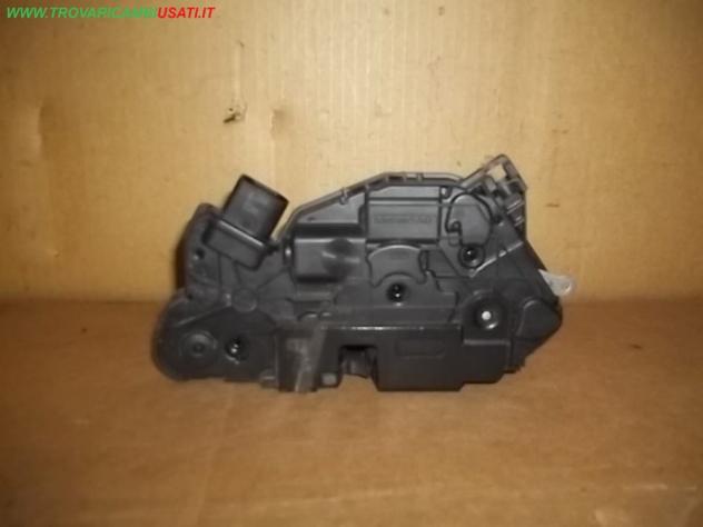 SERRATURA PORTA ANT.S. 7 FILI SEAT IBIZA (6J) 5p / SC 3p  Carrozzeria  Lamierati esterni  Porte  Serratura porta a SEAT - IBIZA - 01-06-2008 - 01-04-2