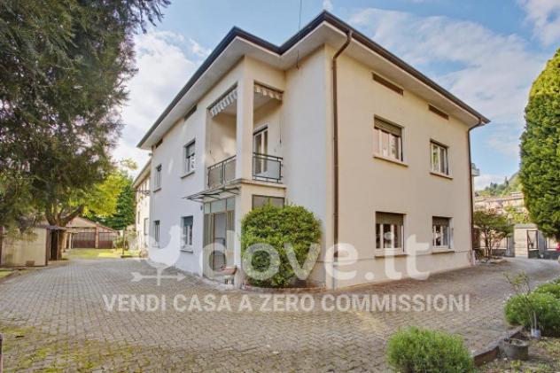Villa di 222 m² con più di 5 locali e box auto in vendita a Laveno-Mombello - Foto 2