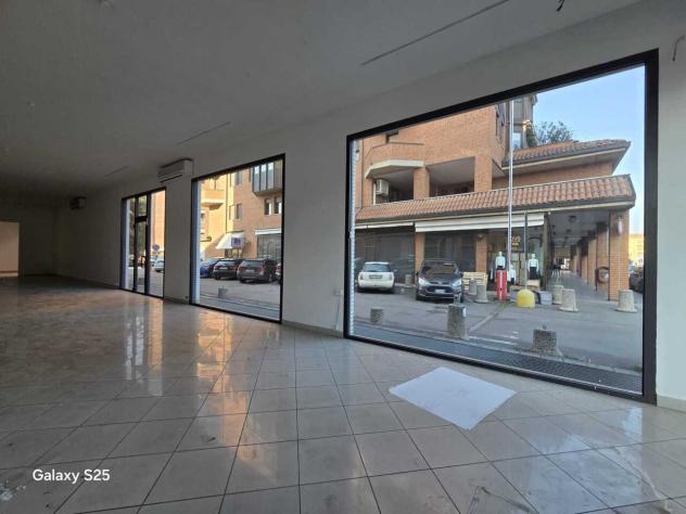 Oltre 3 vetrine in affitto a Vignola
