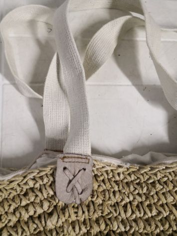 Borsa di paglia e foderata in tessuto bianco all'interno, Vintage anni '70. - Foto 2