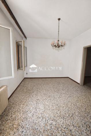 CASA INDIPENDENTE di 7 vani e di 328 mq (MONTEBELLUNA) rif. PE8 - Foto 7