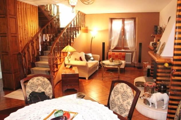 Orvieto - Vendesi Villa anni '70 con corte e terreno in posizione tranquilla a pochi minuti dal centro