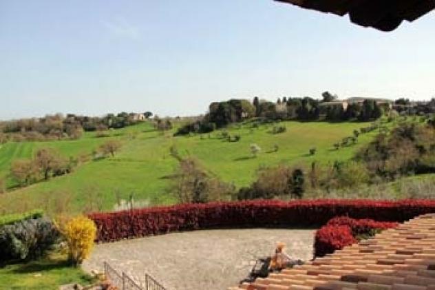 Porano - Vendesi villa con piscina e 1,5 ha di terreno - Foto 5