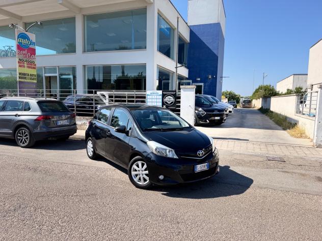 Toyota Yaris 1.0 5 porte Lounge - Foto 2