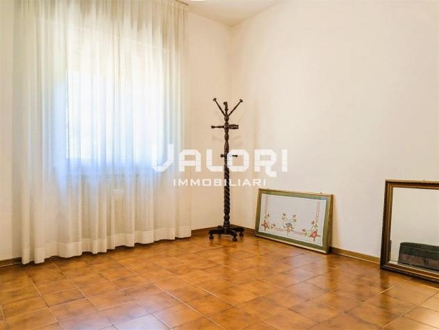 CASA INDIPENDENTE SU 3 LATI CON GIARDINO E CAPANNONE - Foto 14