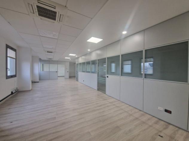 Immobile di 2463 m² con più di 5 locali in vendita a Baranzate - Foto 11