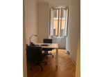 luminosa e silenziosa stanza ad uso ufficio / sala operativa