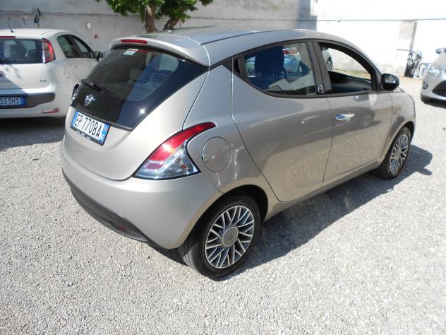 Lancia Ypsilon 1.2 69 CV 5 porte GPL Ecochic Gold - Foto 2