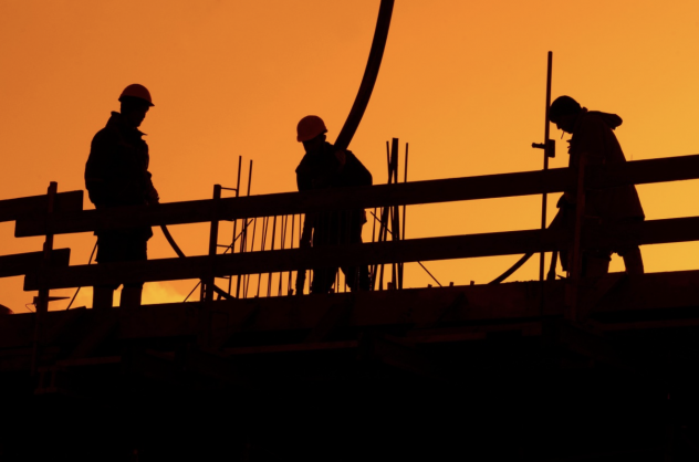 TUTTO FARE FORNITO DI TUTTI GLI ATTREZZI DI LAVORO PROPRI
