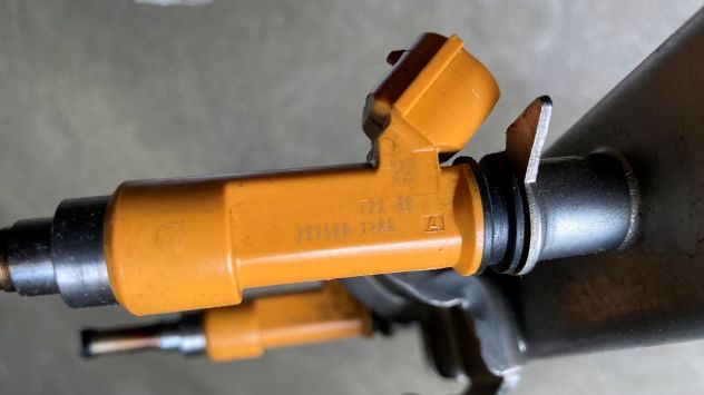 Iniettori Fiat Sedici 1.6 benzina del 2010 (297500-1480) - Foto 3