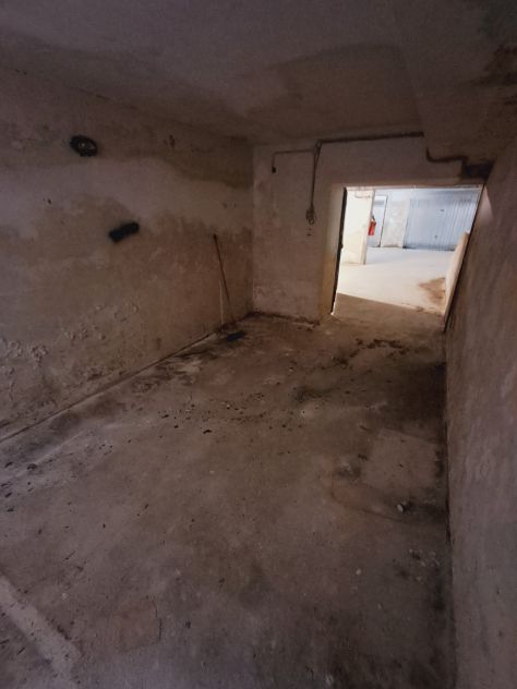 ZONA GELONE-VIA CARABELLI:GARAGE DI 15 MQ PIANO SEMINTERRATO - Foto 2