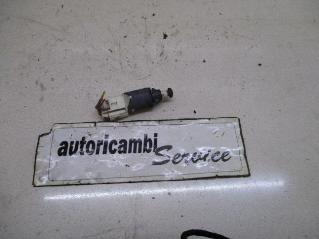 8200168238 SENSORE INTERUTTORE FRENO RENAULT SCENIC 1.9 D 96KW 6M 5P (2006) RICAMBIO USATO