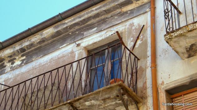 Nel centro storico di Santu Lussurgiu, antico borgo della Sardegna centro-occidentale, vi proponiamo una particolare casa storica ristrutturata in par - Foto 11