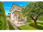 VILLA di 11 vani e di 280 mq (PIETRASANTA) rif. 1491