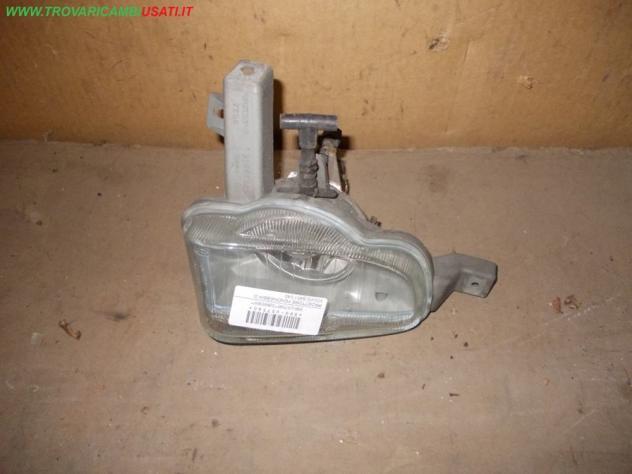 PROIETTORE FENDINEBBIA D. VOLVO S40 / V40  Parti elettriche  Fanaleria  Fendinebbia dx. VOLVO - S40 / V40 - 01-04-2000 - 01-03-2004