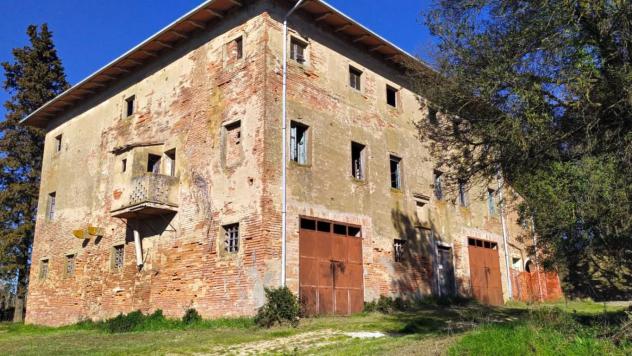 Bellissimo Podere con Casali Diruti Da Restaurare Immerso nel Verde delle Colline Pisane della Valdera