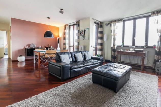 Attico / Mansarda di 164 m² con 5 locali e box auto doppio in vendita a Peschiera Borromeo