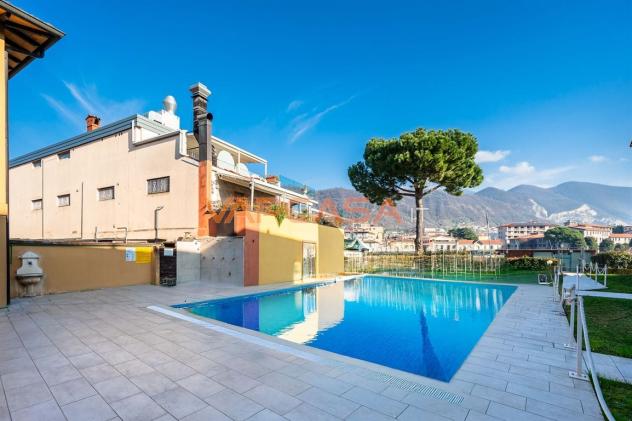 PARATICO – ULTIMO PIANO CON TERRAZZINO, PISCINA E SCORCIO LAGO - Foto 3