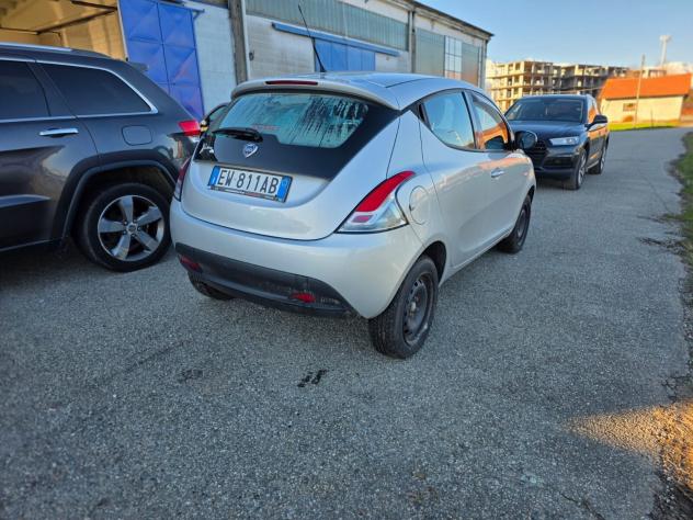 Lancia Ypsilon 0.9 TwinAir 85 CV 5 porte Metano Ecochic Silver - Foto 2