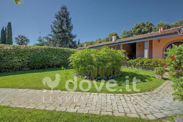 Villa di 350 m² con più di 5 locali e box auto in vendita a Roma - Foto 2