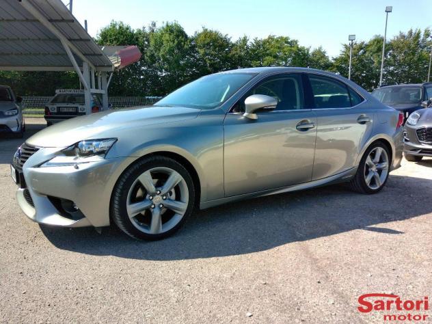 LEXUS - IS - Hybrid Luxury
