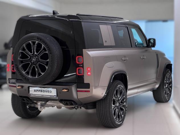Land Rover Defender (2019) LAND ROVER 110 4.4 V8 635 CV AWD Auto OCTA - Foto 2