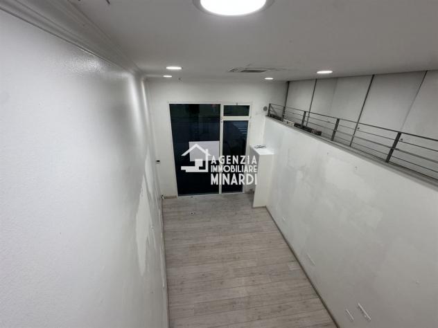 NEGOZIO ZONA DI FORTE PASSAGGIO VEICOLARE - Foto 7