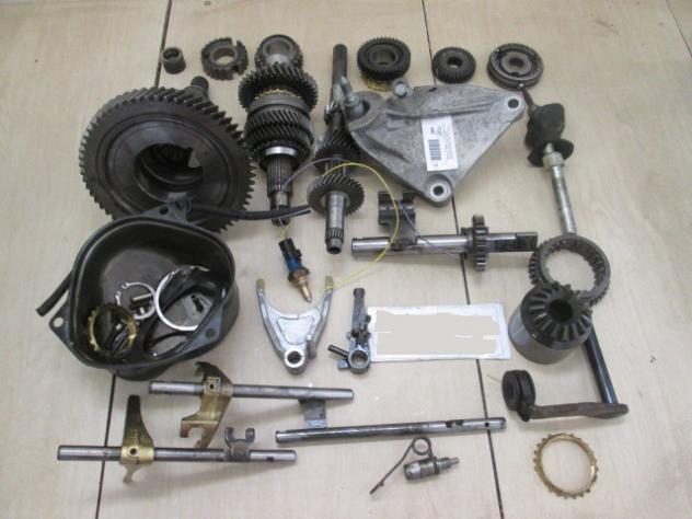 112534543R KIT INGRANAGGI CAMBIO MANUALE RENAULT TWINGO 1.2 43KW 5M 3P (2009) RICAMBIO USATO