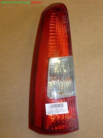 FANALE POST.S.(parte sup., fino al 06/2004) VOLVO V70 Parti elettriche Fanaleria Fanali Fanale post. sx. VOLVO - V70 - 01-03-2000 - 01-06-2007