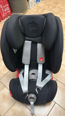 Seggiolino auto Everna-Fix – sicuro, elegante, come nuovo