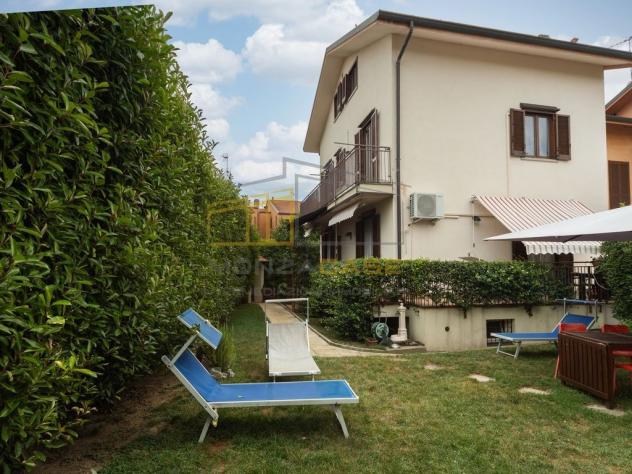 Carnate – Quartiere Passirano | Elegante villa di testa con giardino privato di 300 mq - Foto 4