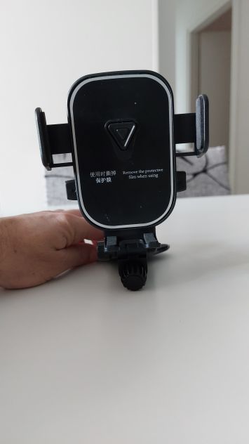 Supporto per smartphone da cruscotto automobile