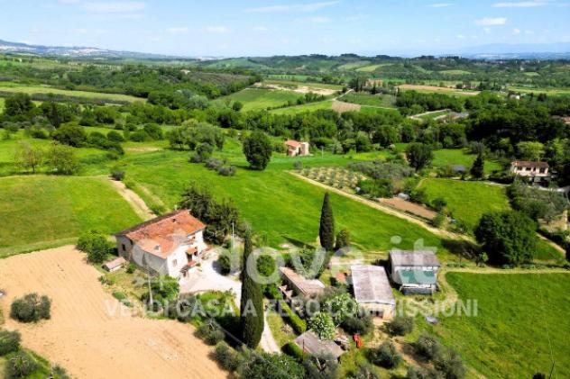 Rustico / Casale di 1000 m² con più di 5 locali e box auto in vendita a Sarteano - Foto 5