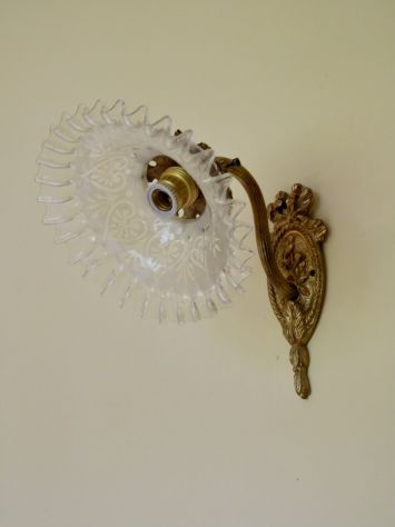 Applique antica in bronzo dorato con Tulip in vetro serigrafato di Murano - Foto 3